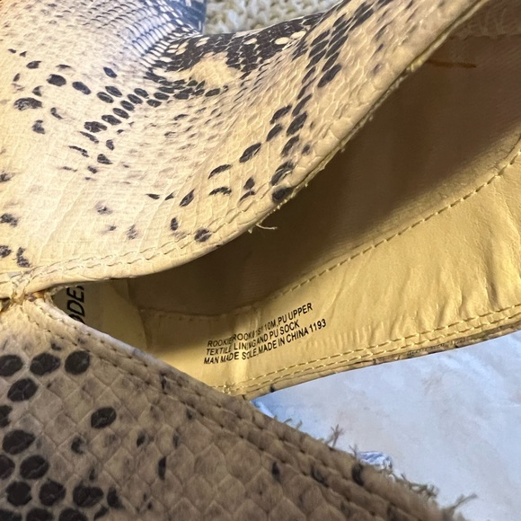 ❌SOLD❌Steve Madden Snakeskin booties - Picture 3 of 3